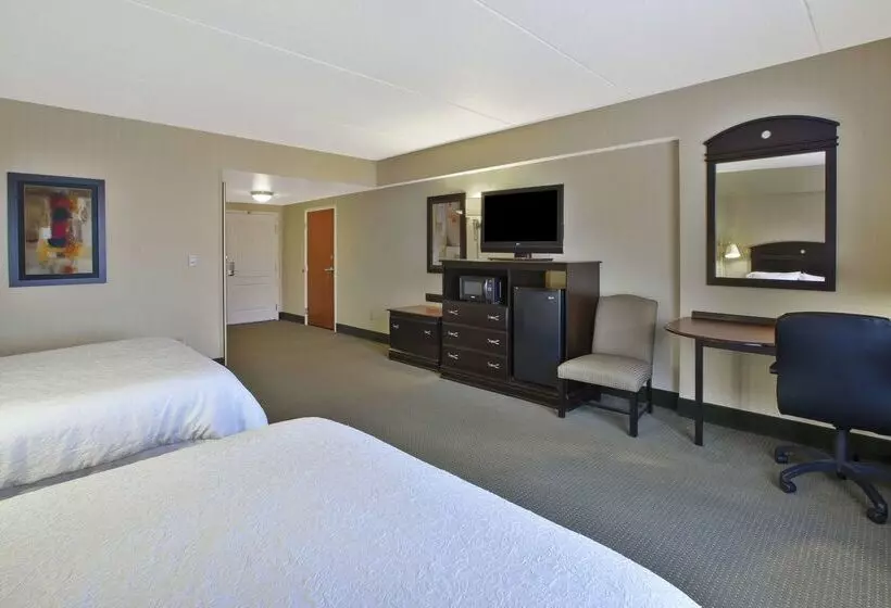 Hampton Inn & Suites Plattsburgh