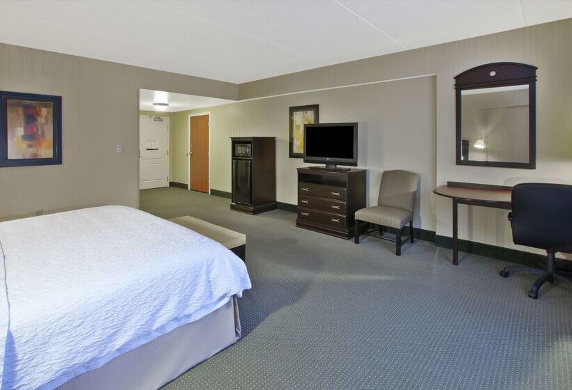 Hampton Inn & Suites Plattsburgh