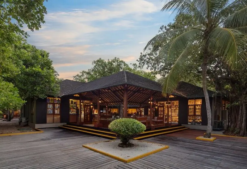 هتل Adaaran Select Meedhupparu