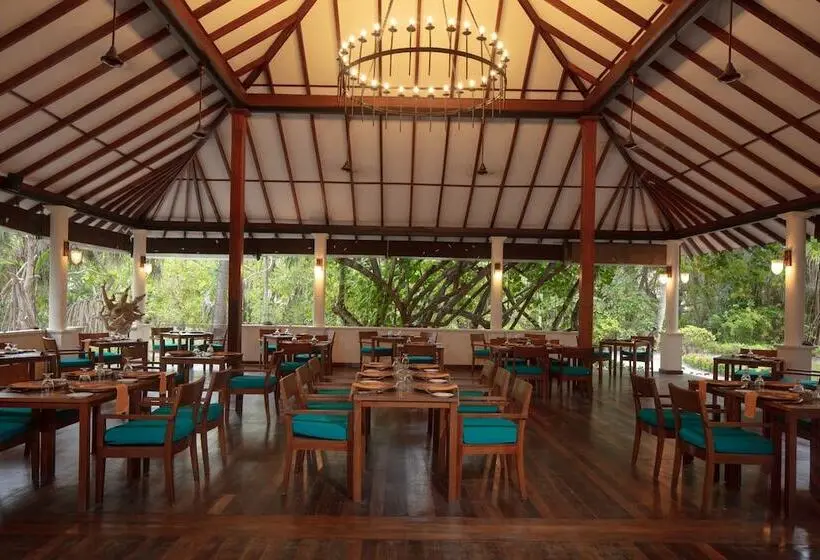 هتل Adaaran Select Meedhupparu