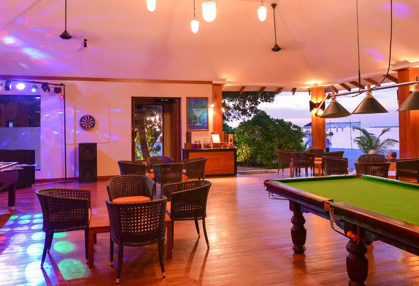 هتل Adaaran Select Meedhupparu