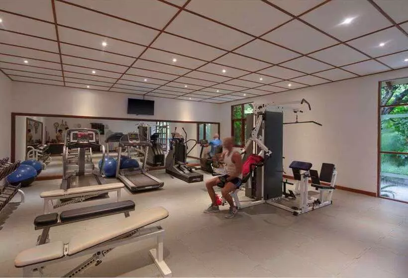 هتل Adaaran Select Meedhupparu