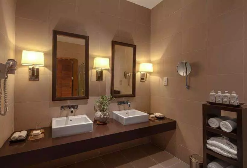 هتل Adaaran Select Meedhupparu