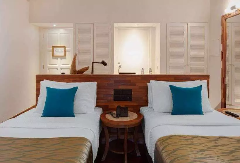 هتل Adaaran Select Meedhupparu