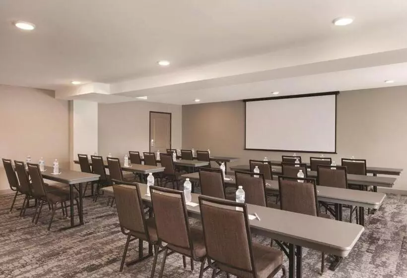 ホテル Country Inn & Suites By Radisson, Madison, Wi