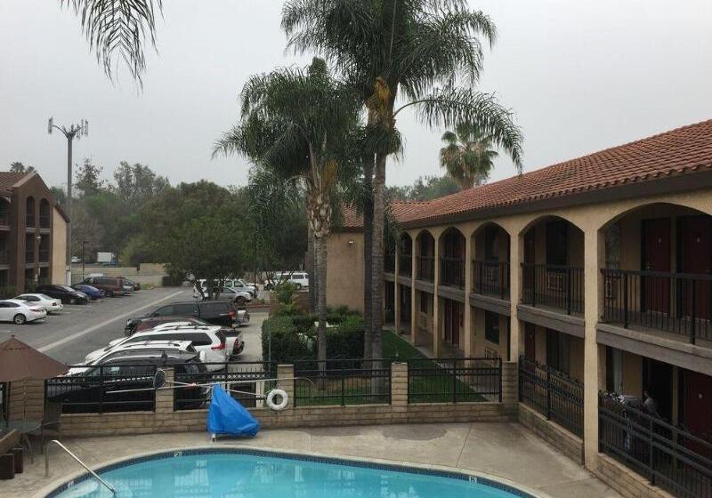 酒店 Five Star Inn