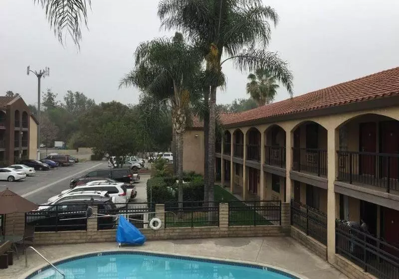 酒店 Five Star Inn