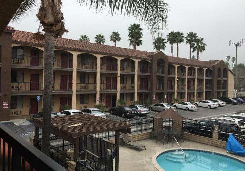 酒店 Five Star Inn