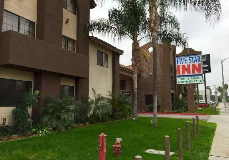 酒店 Five Star Inn