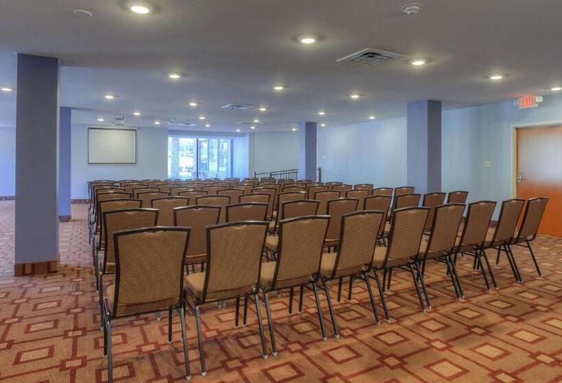 Отель Quality Inn & Suites Chattanooga East Ridge