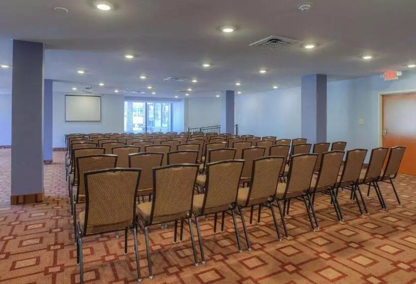 فندق Quality Inn & Suites Chattanooga East Ridge