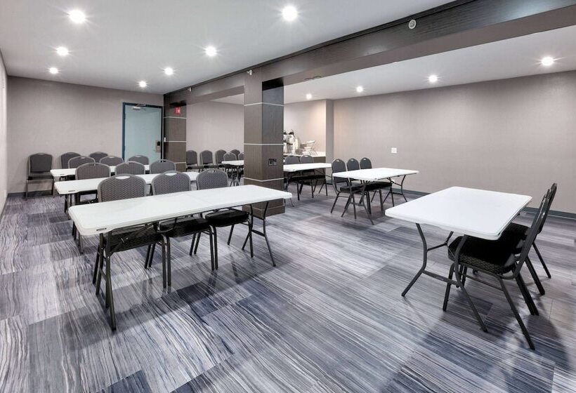 Отель Quality Inn & Suites Chattanooga East Ridge