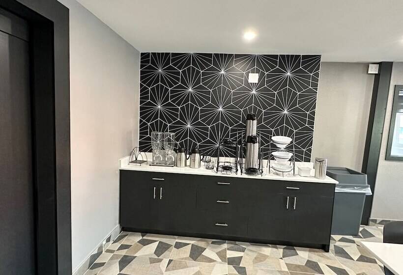 Отель Quality Inn & Suites Chattanooga East Ridge