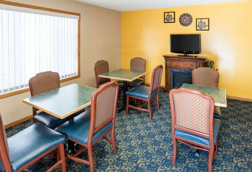 فندق Rodeway Inn & Suites