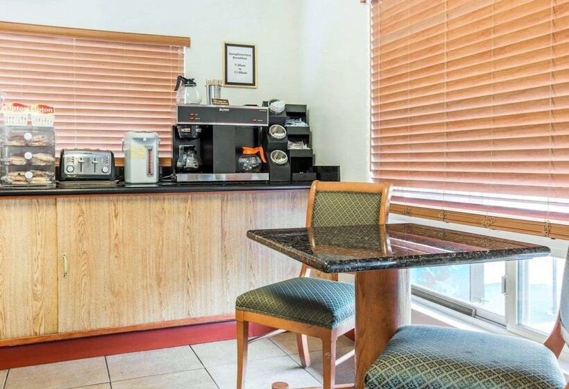 Отель Rodeway Inn