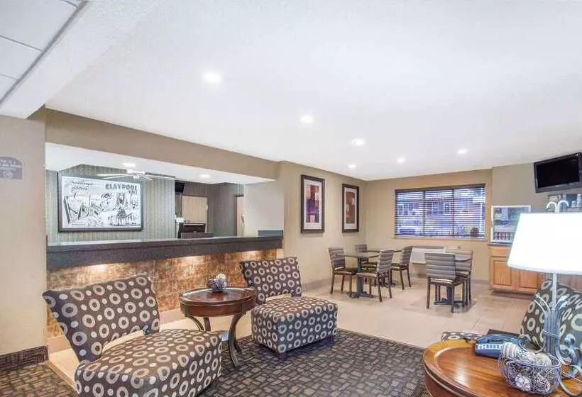 ホテル Super 8 By Wyndham Richlands/claypool Hill Area