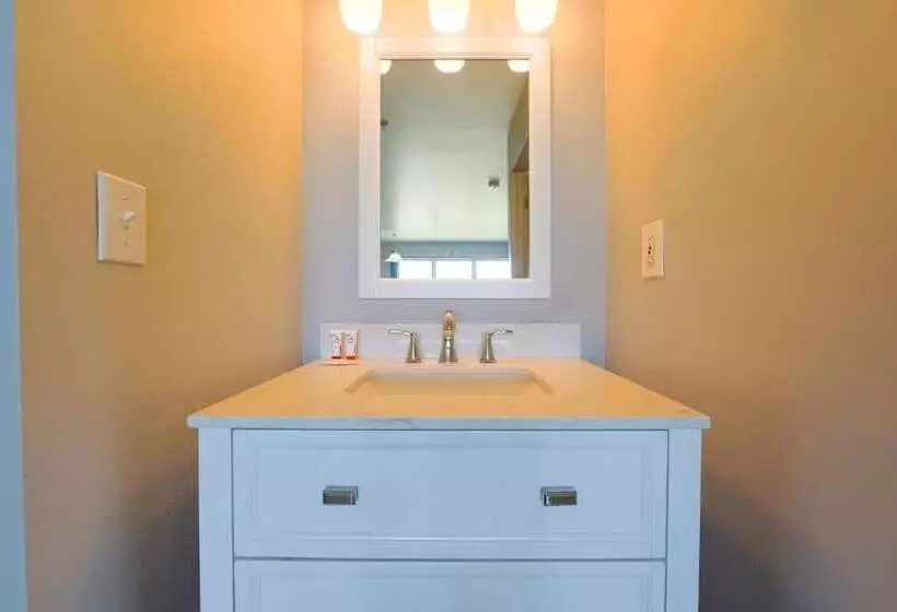 Oyo Waves Hotel Newport Or Nye Beach