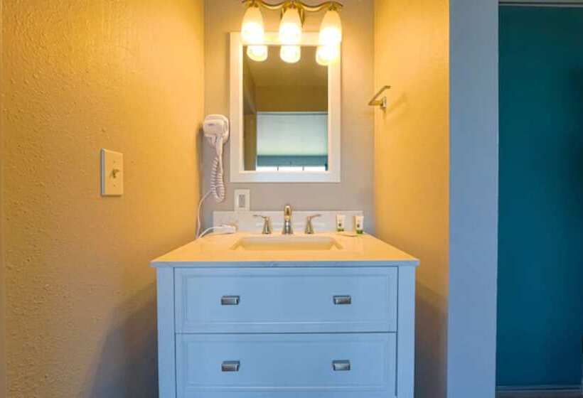 Oyo Waves Hotel Newport Or Nye Beach