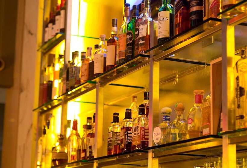 Ambassador Hotel Kansas City, Autograph Collection