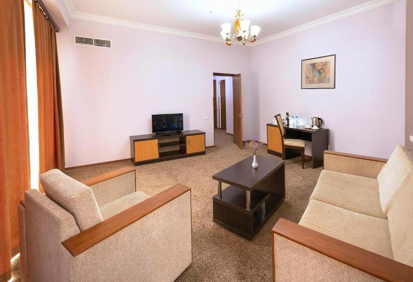 Hotelli Ani Central Inn