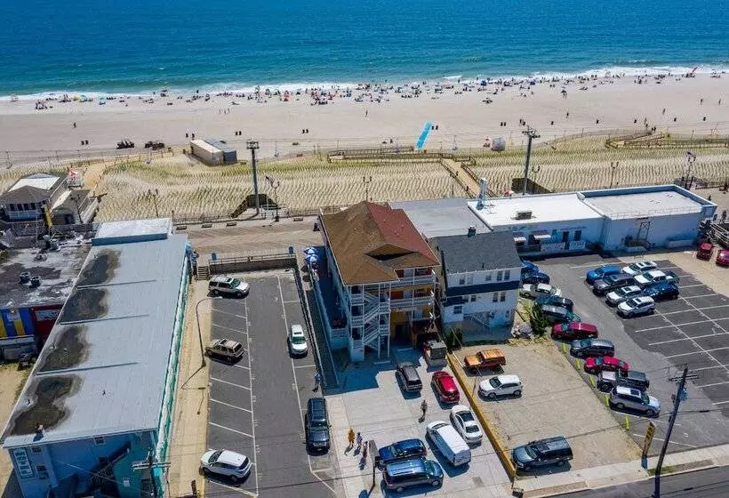 Boardwalk Hotel Charlee & Apartments Beach Hotel Oceanfront