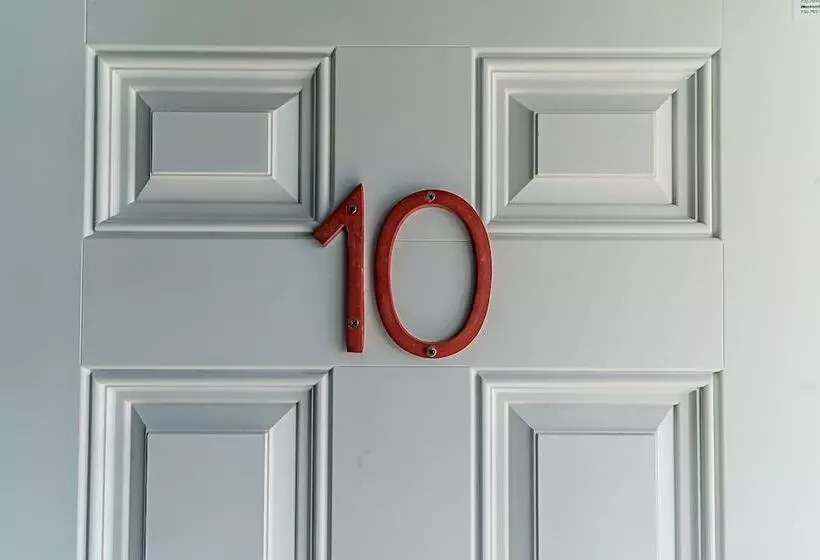 Boardwalk Hotel Charlee & Apartments Beach Hotel Oceanfront