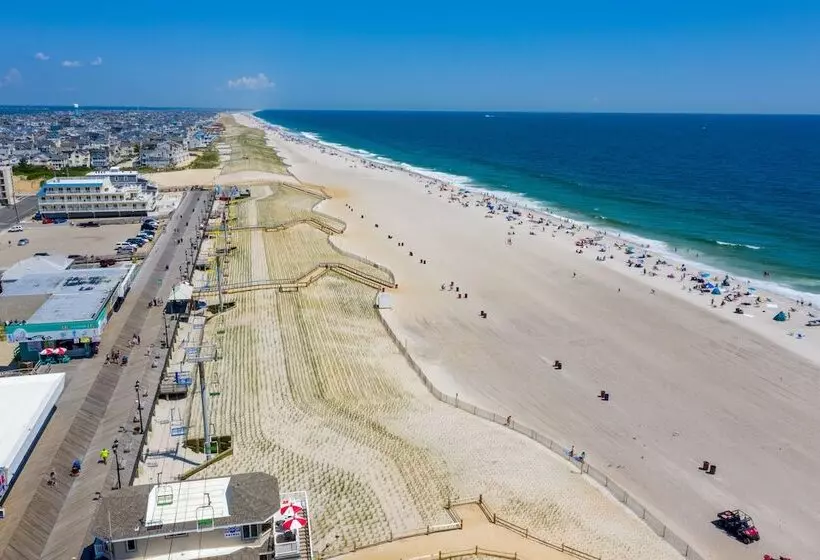 Boardwalk Hotel Charlee & Apartments Beach Hotel Oceanfront