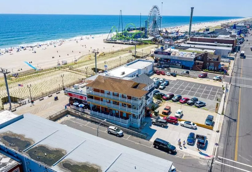 Boardwalk Hotel Charlee & Apartments Beach Hotel Oceanfront