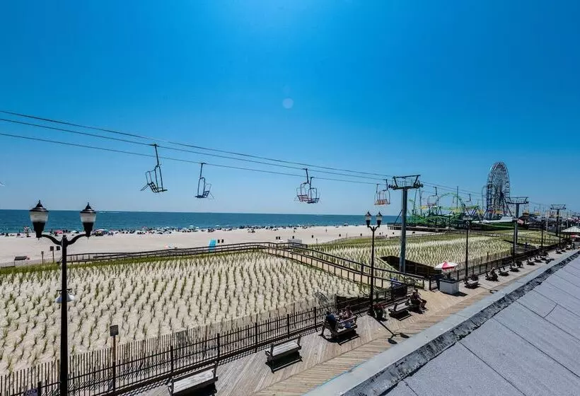 Boardwalk Hotel Charlee & Apartments Beach Hotel Oceanfront