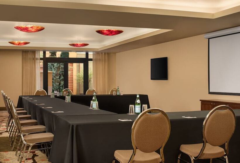 Отель Inn At The 5th