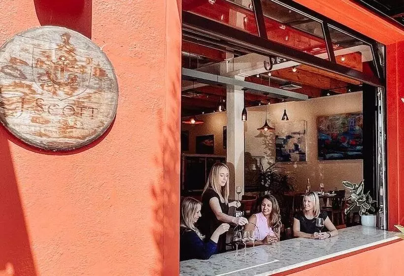 Отель Inn At The 5th