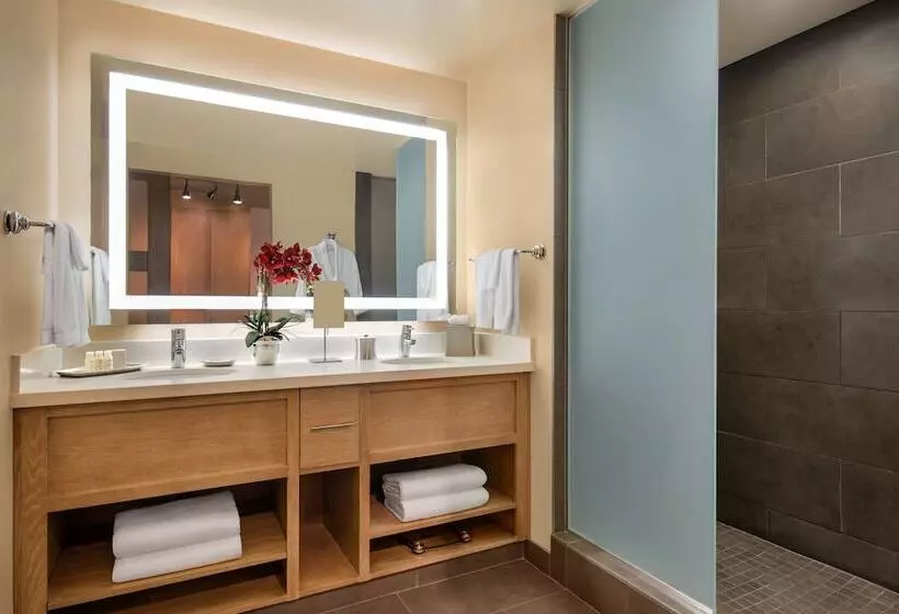 Отель Inn At The 5th