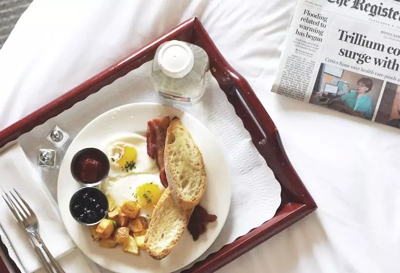 Отель Inn At The 5th