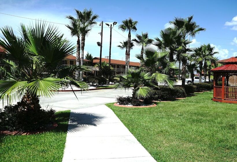 فندق Savannah Inn And Suites