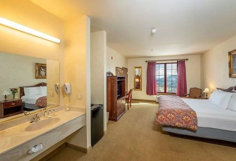 Отель Silverland Inn