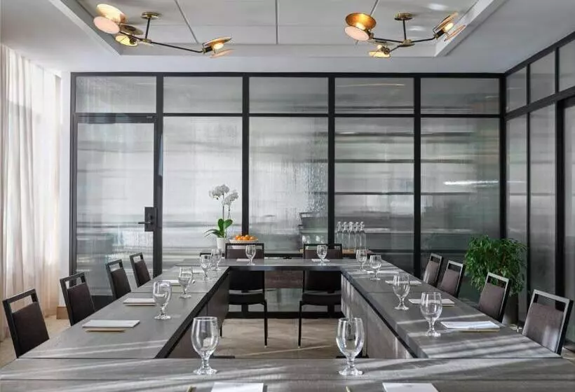 בית מלון כפרי Six South St.