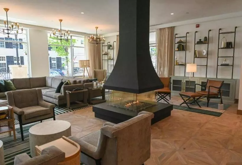 בית מלון כפרי Six South St.