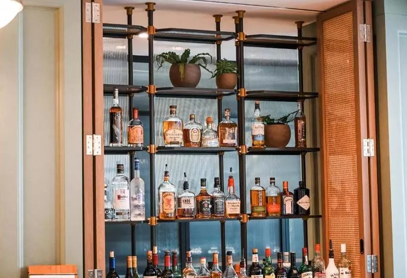 בית מלון כפרי Six South St.