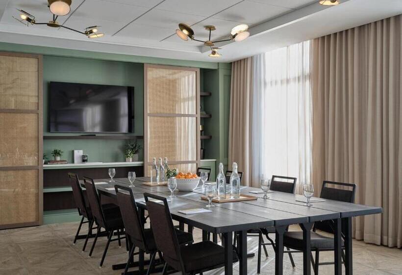 ホテル Six South St.