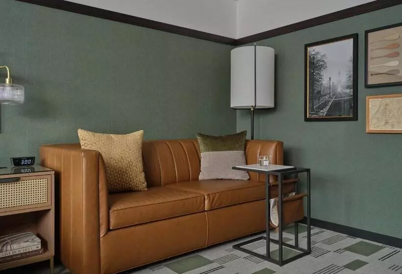 בית מלון כפרי Six South St.