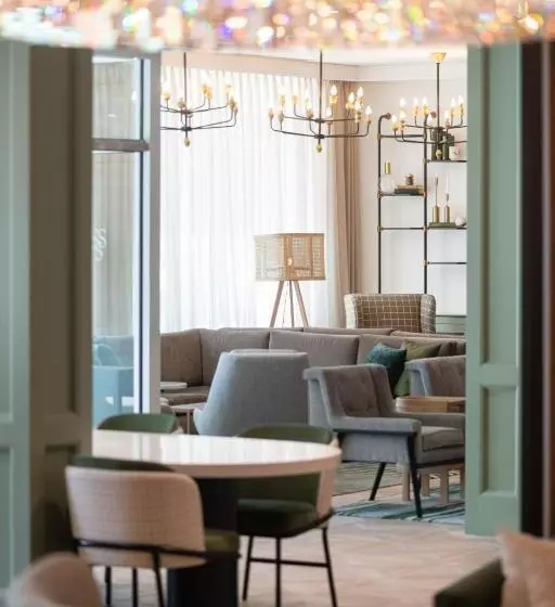 בית מלון כפרי Six South St.