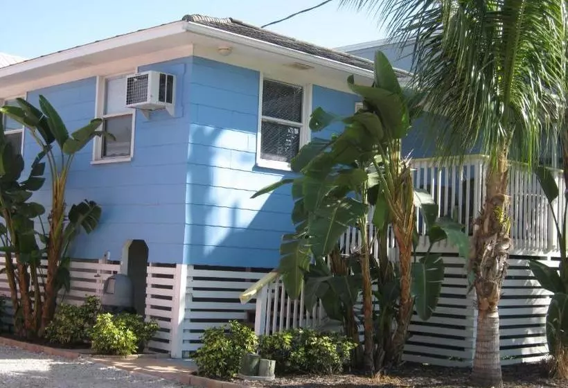 The Holiday Court Motel