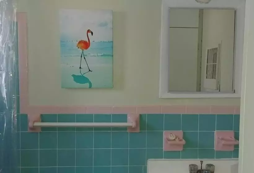 The Holiday Court Motel