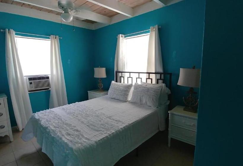 The Holiday Court Motel