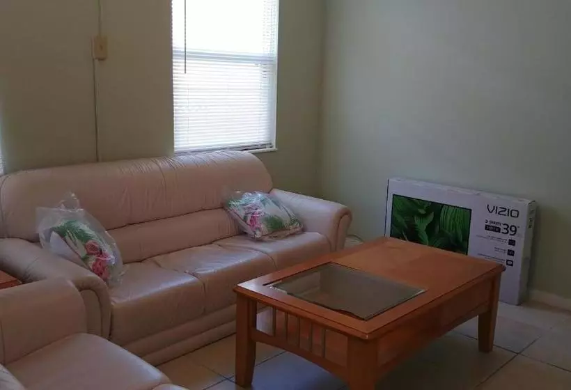 The Holiday Court Motel