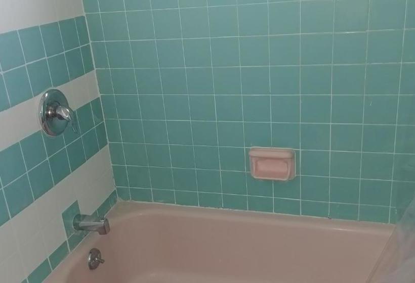 The Holiday Court Motel