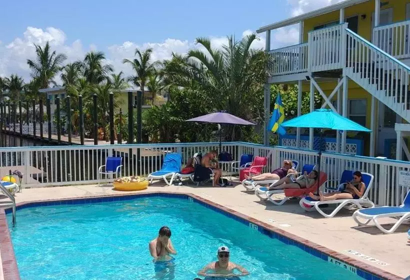 The Holiday Court Motel