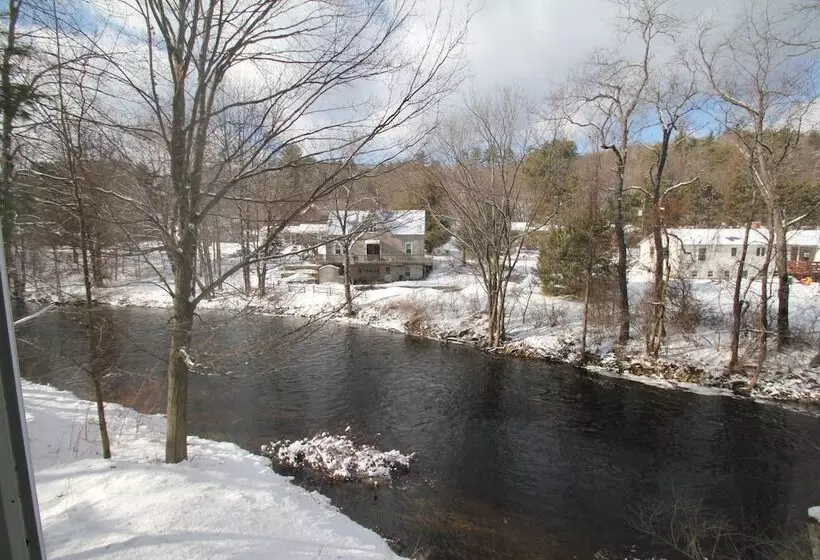 モーテル Riverhouse By Weekender Formerly Jack Daniels Inn