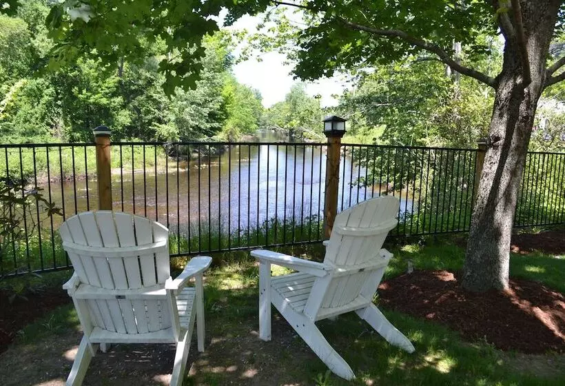 モーテル Riverhouse By Weekender Formerly Jack Daniels Inn