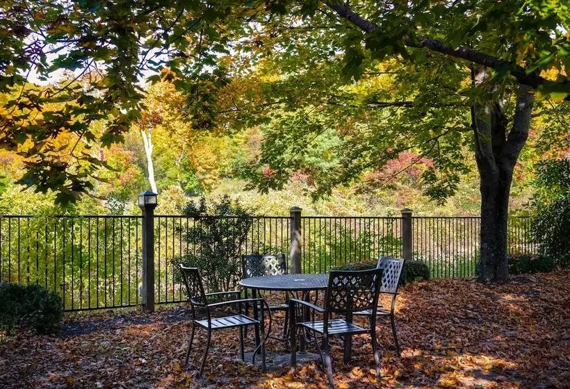 モーテル Riverhouse By Weekender Formerly Jack Daniels Inn